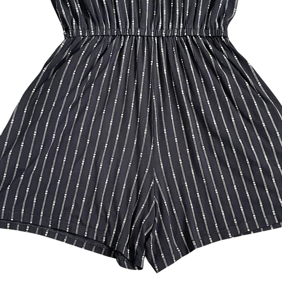 Old Navy High Neck Sleeveless Black Printer Jumpsuit Women’s Size XSP Keyhole - Picture 8 of 8